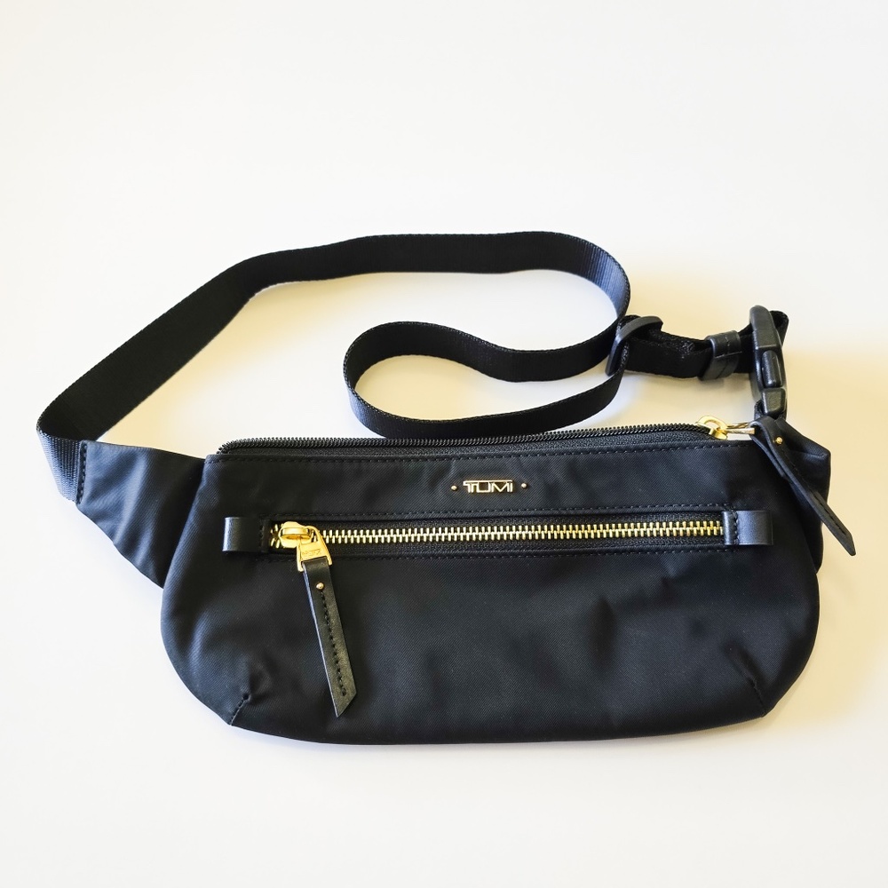 Tumi Women's Belt Bag - Like New Condition - Picture 3 of 9
